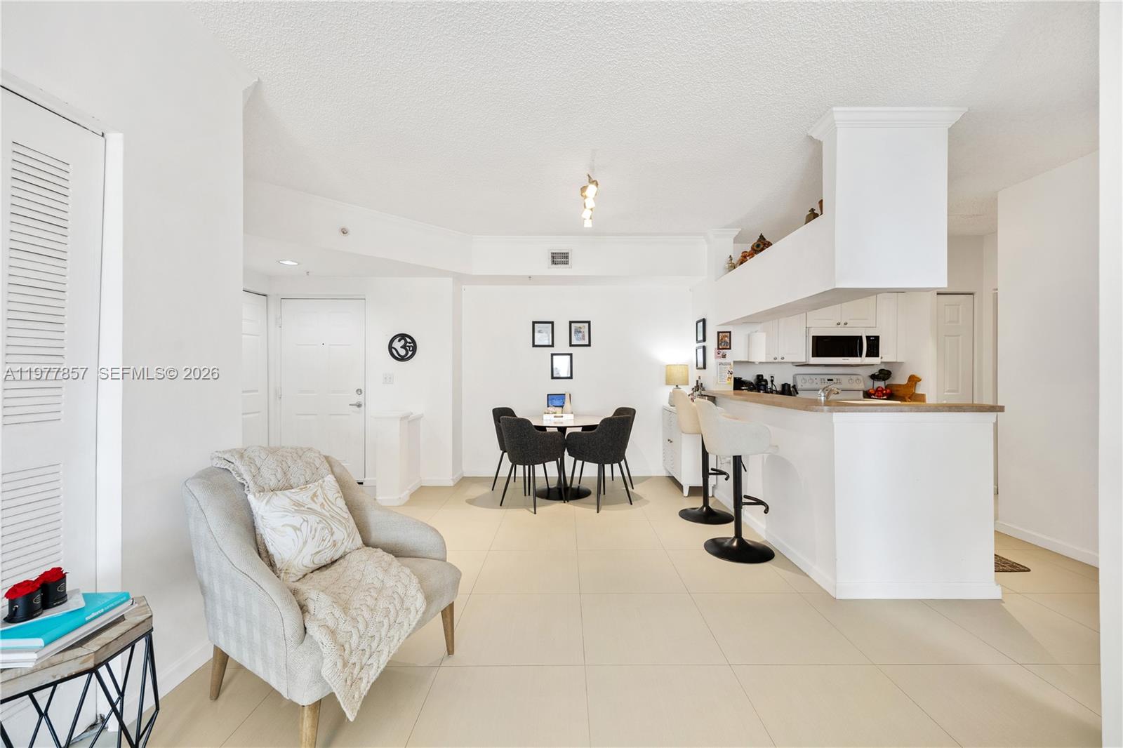 17100 North Bay Road, Unit 1810 Sunny Isles Beach, FL 33160 - Photo 7 of 36