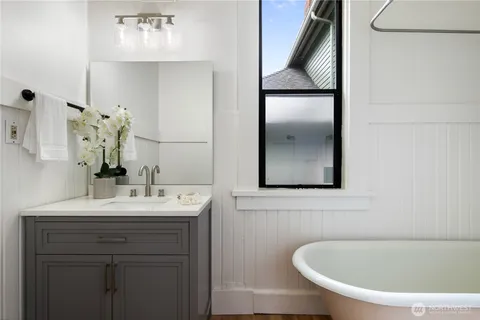 $1,100,000 | 2202 East John Street, Seattle, WA 98112