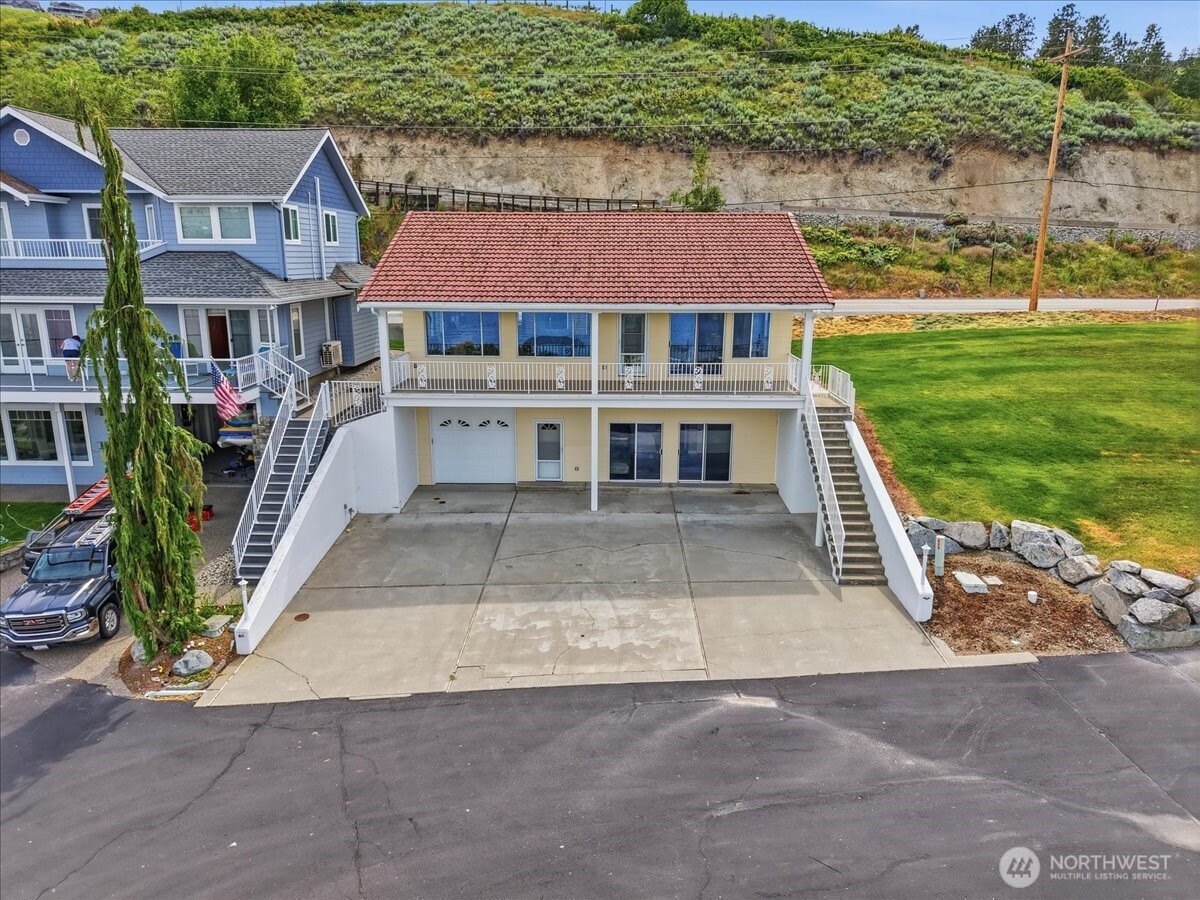 1496 South Lakeshore Road Chelan, WA 98816 - Photo 3 of 40