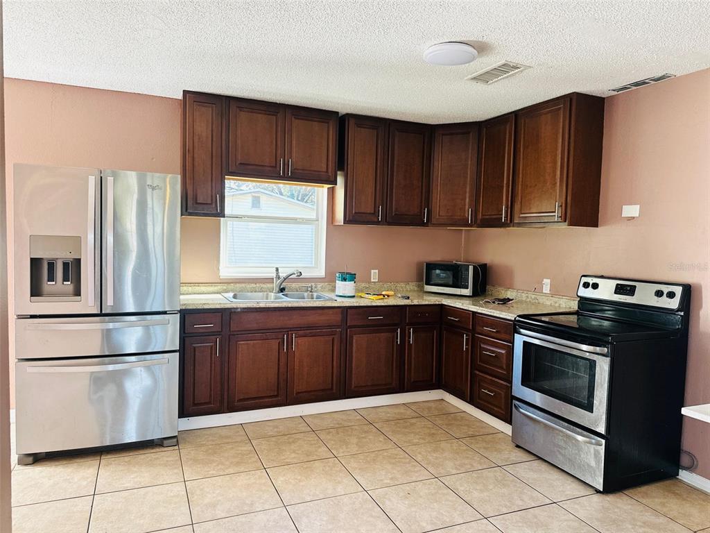 2107 Vincent Road Orlando, FL 32817 - Photo 6 of 23