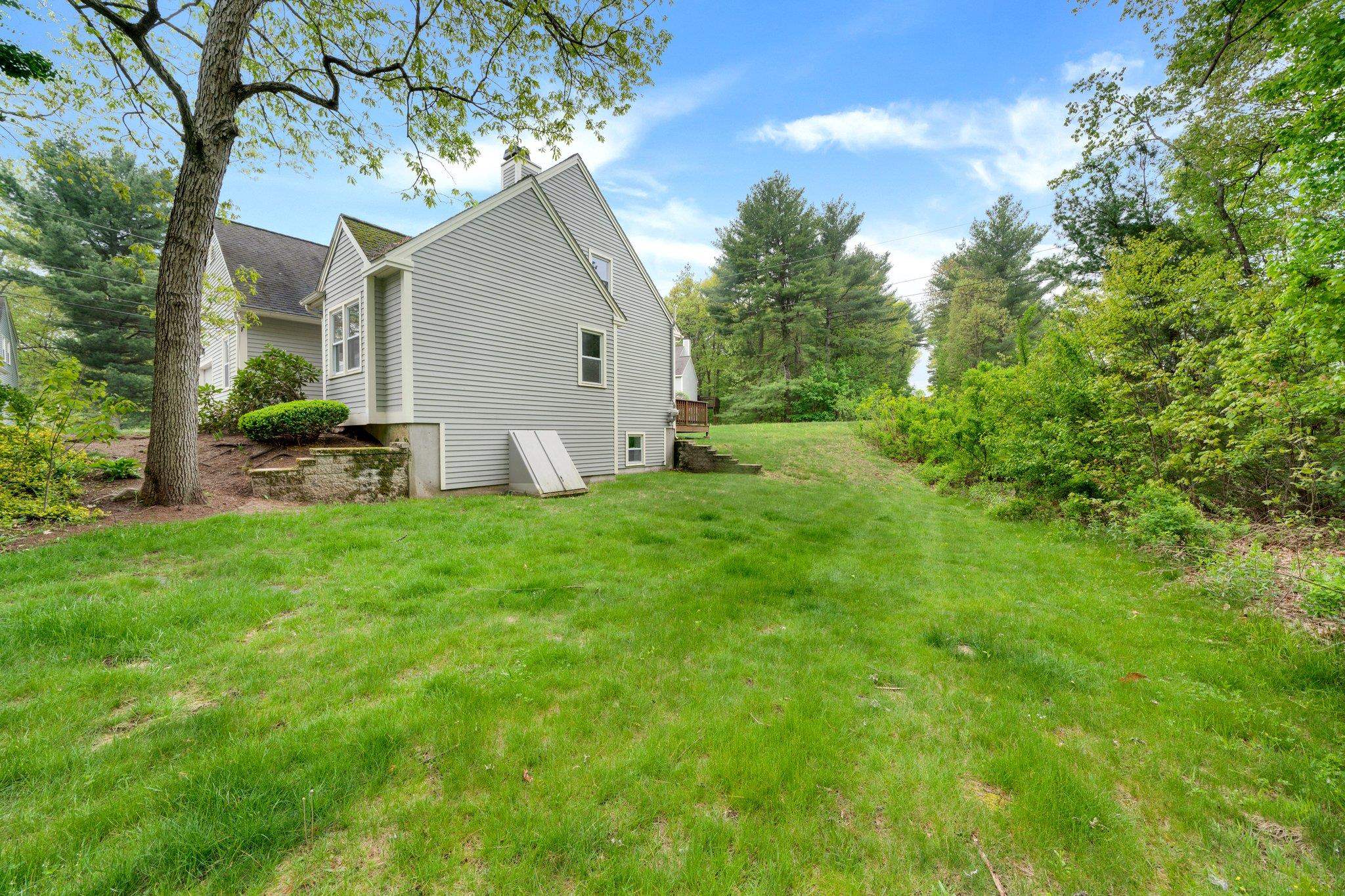 310 Fox Run Road Hudson, NH 03051 - Photo 2 of 34
