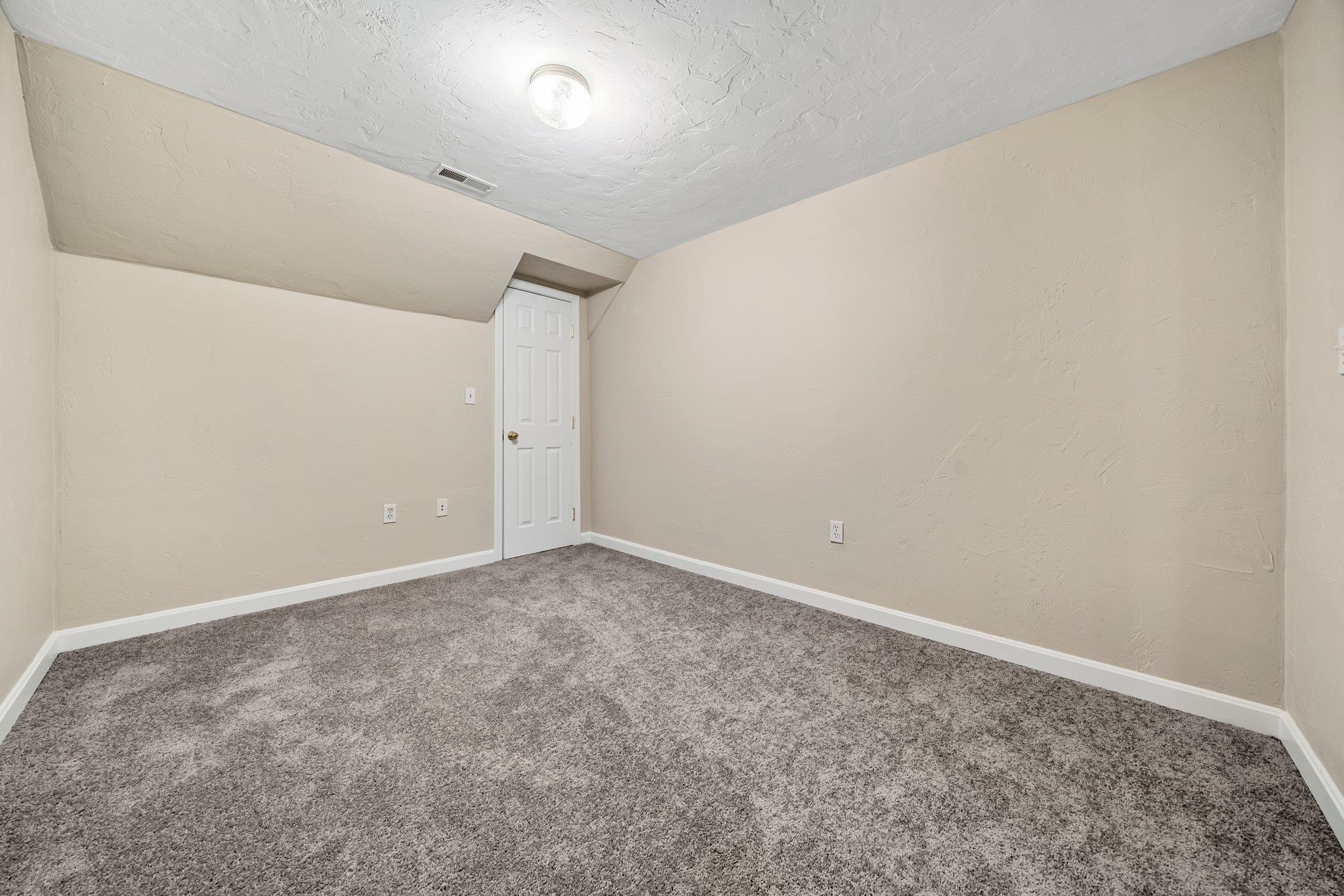 310 Fox Run Road Hudson, NH 03051 - Photo 26 of 34
