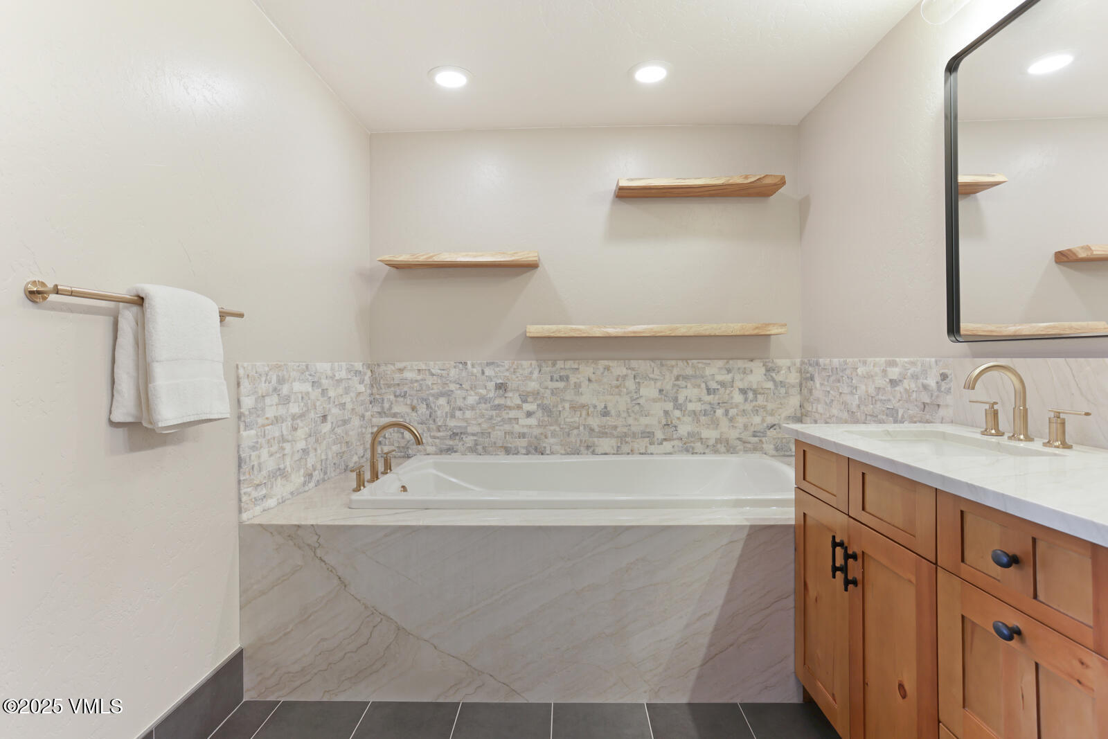 130 Fall Creek Road Edwards, CO 81632 - Photo 31 of 52 a bathroom with a bathtub and a sink