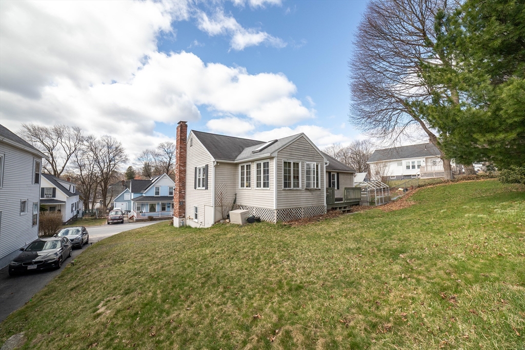 8 Minthorne Street Worcester, MA 01603 - Photo 10 of 30