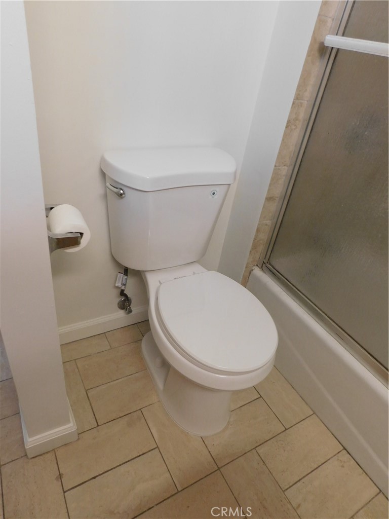 755 Valley View Avenue, Unit B Monrovia, CA 91016 - Photo 17 of 25 a white toilet sitting next to a white tub