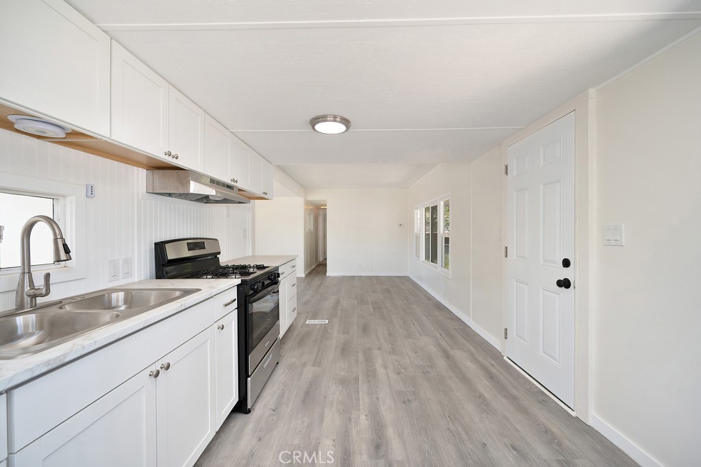 26455 Paradise Valley Road, Unit 86 Warner Springs, CA 92086 - Photo 12 of 34 a kitchen with granite countertop a sink stove and refrigerator