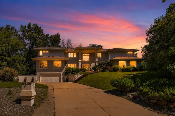 $1,990,000 | 2935 Minnehaha Curve, Minnetonka, MN 55391