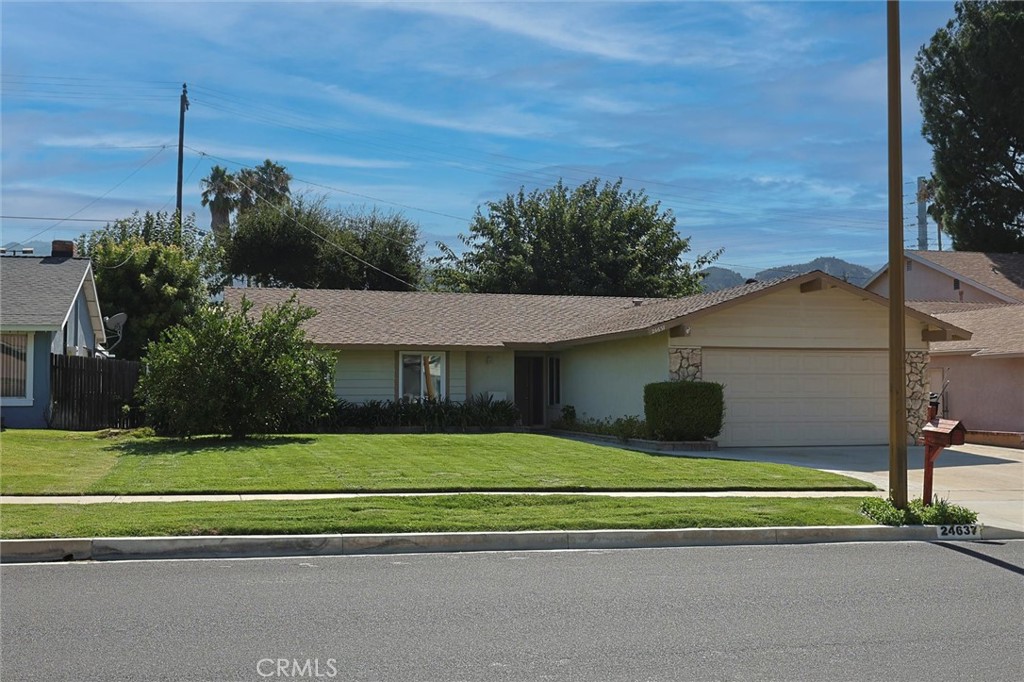 24637 Fourl Road Newhall, CA 91321 - Photo 1 of 1 a view of a tennis court