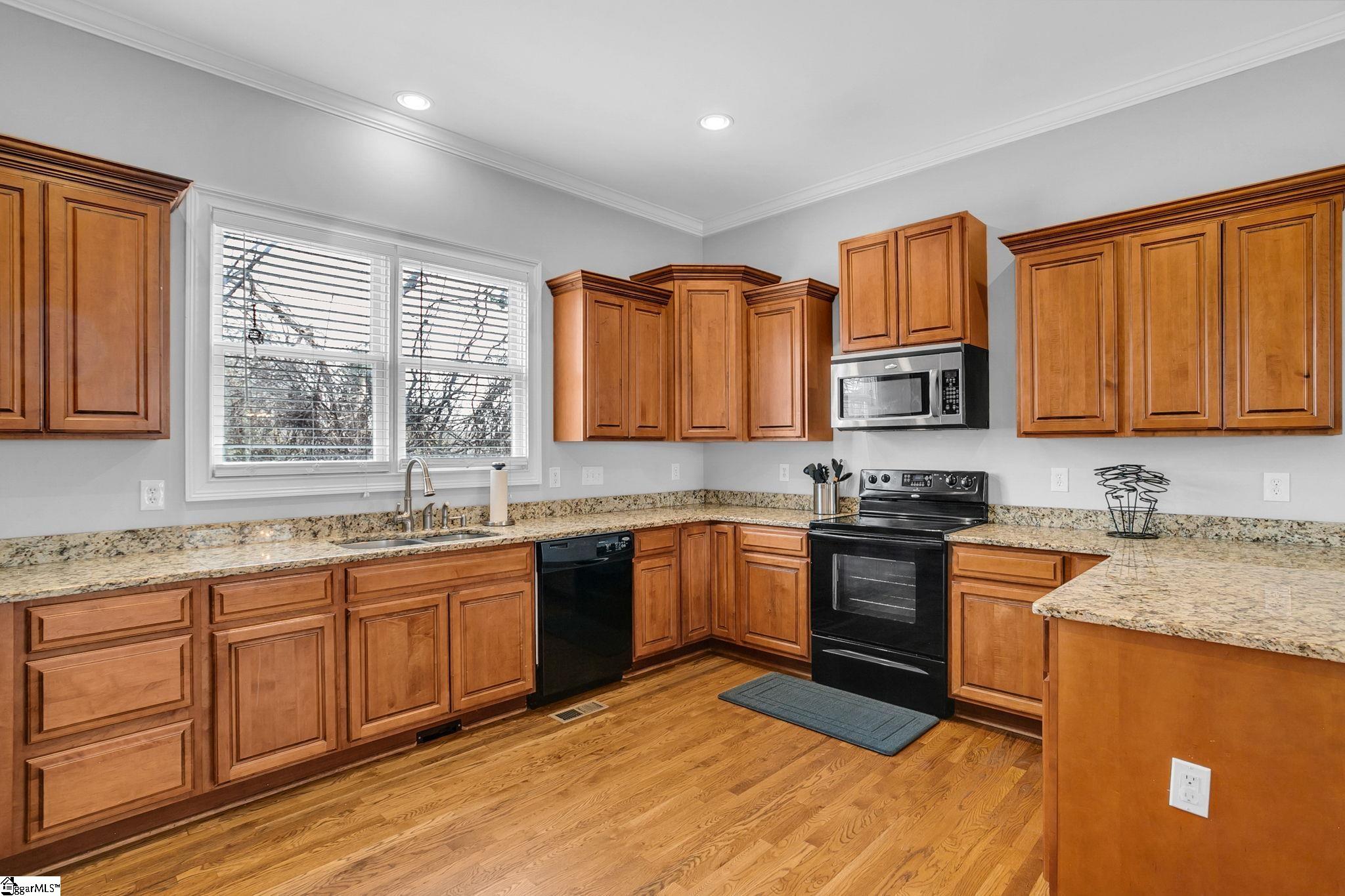 726 Rutherford Road Greenville, SC 29609 - Photo 6 of 46