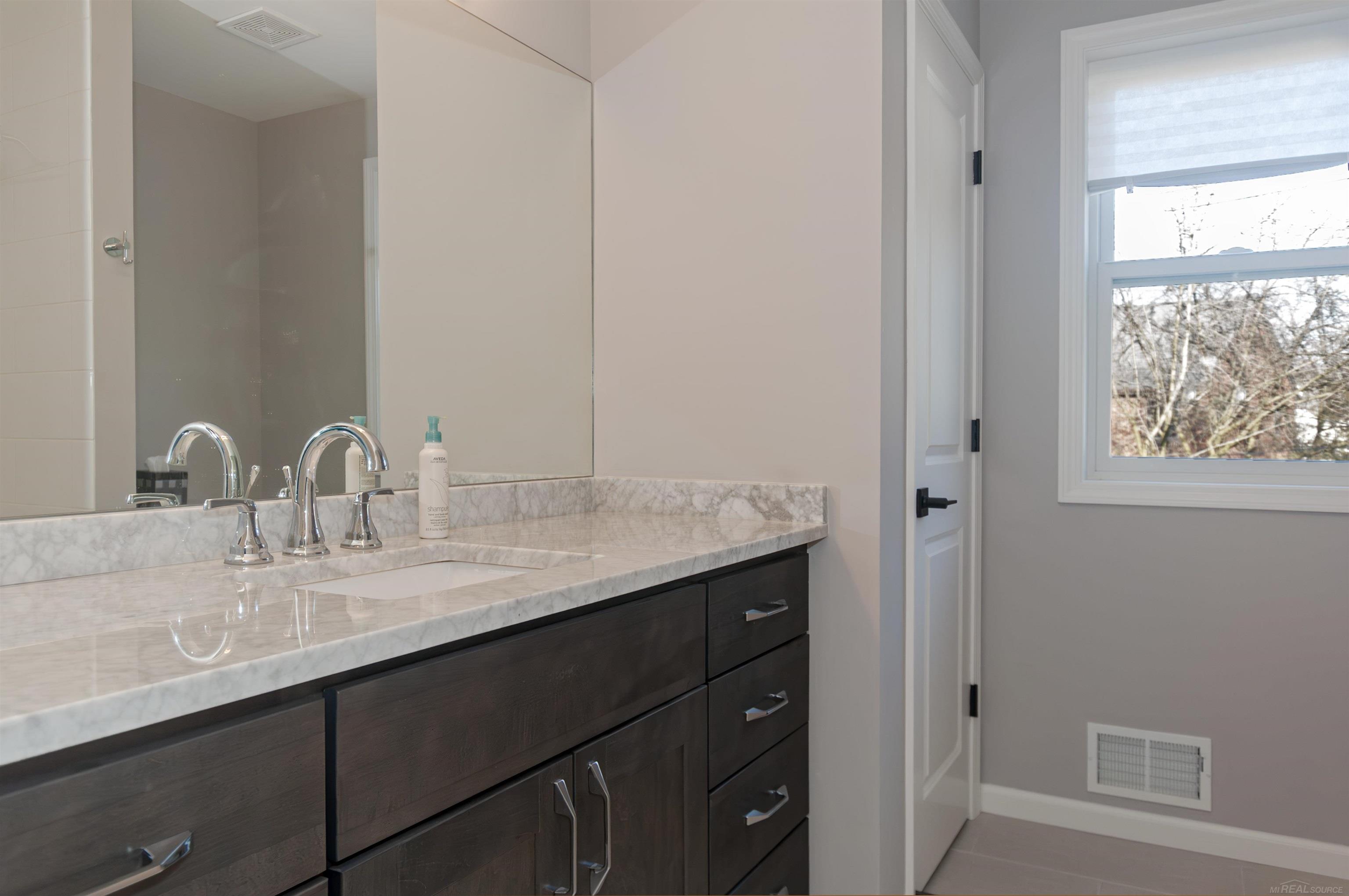 314 McMillan Road Grosse Pointe, MI 48236 - Photo 35 of 46 50134701-3694c286-c2ee-4e82-adbc-6a4a5a1e0dd3.JPG