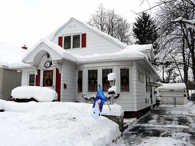 29 Chesterfield Drive Rochester, NY 14612 - Photo 1 of 1 Exterior Front