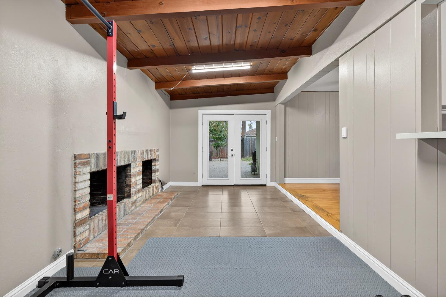 1507 West Locust Street Lodi, CA 95242 - Photo 14 of 28 a view of entryway