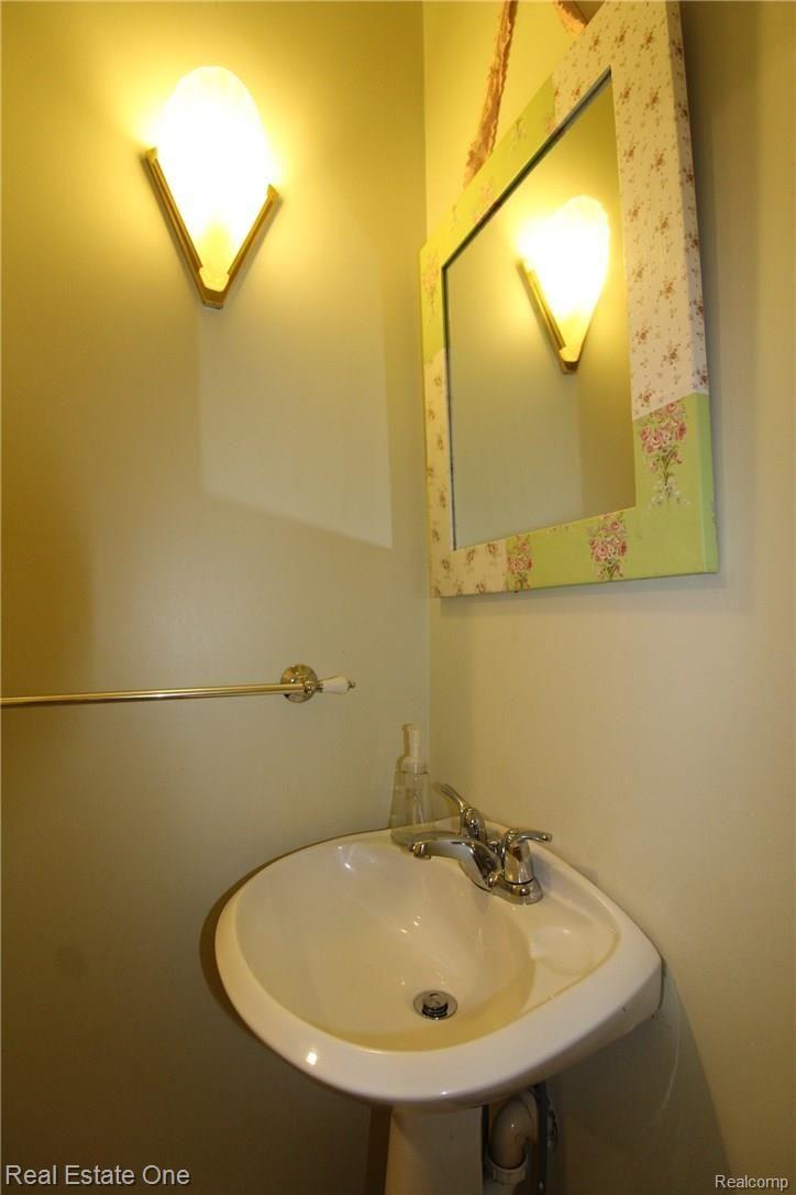 21818 Ruth Street Farmington, MI 48336 - Photo 31 of 32 First Floor Half Bath