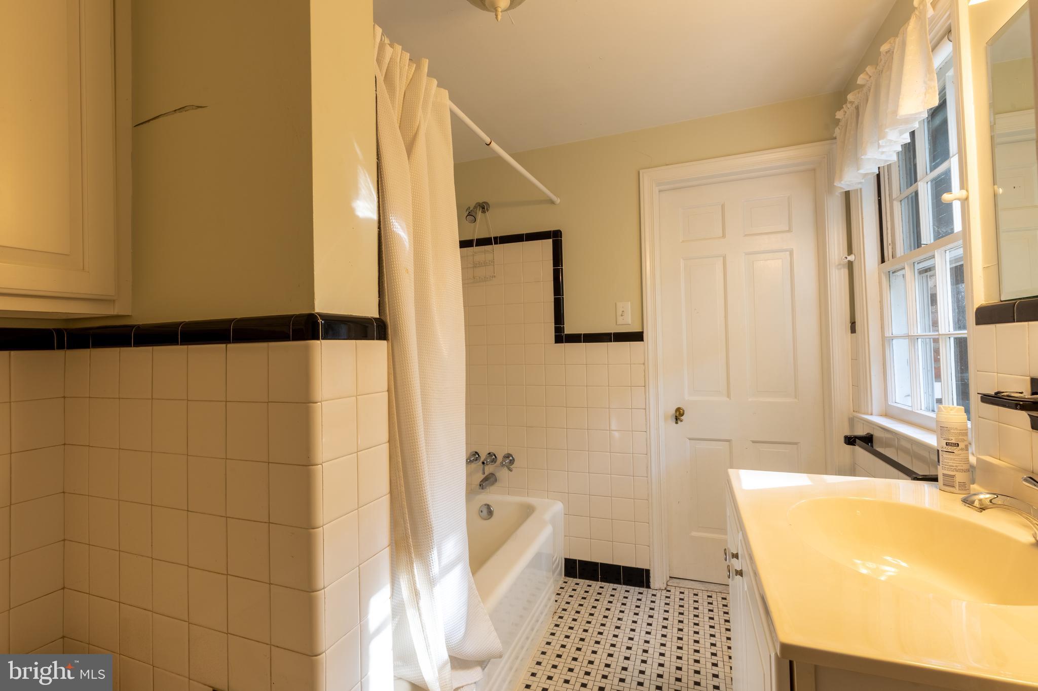 311 Pine Tree Road Wayne, PA 19087 - Photo 18 of 24 Jack & Jill bathroom between bedroom #4 & #5.