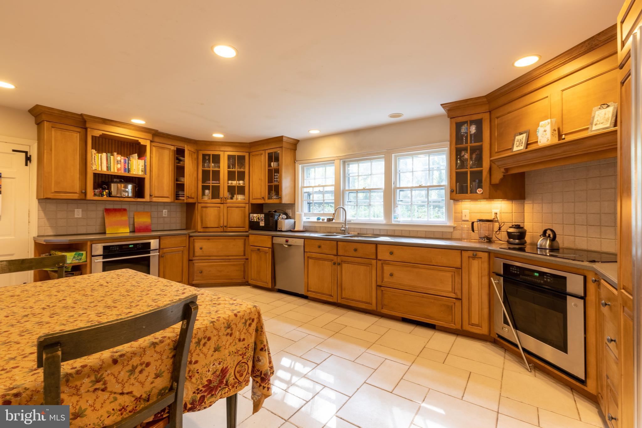 311 Pine Tree Road Wayne, PA 19087 - Photo 9 of 24 Eat in Kitchen