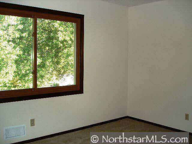 7894 Dunmore Road Woodbury, MN 55125 - Photo 5 of 10 Gallery Image 5