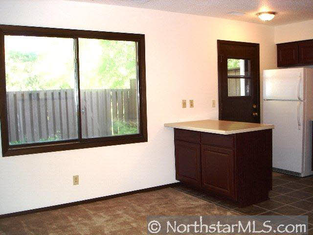 7894 Dunmore Road Woodbury, MN 55125 - Photo 8 of 10 Gallery Image 8