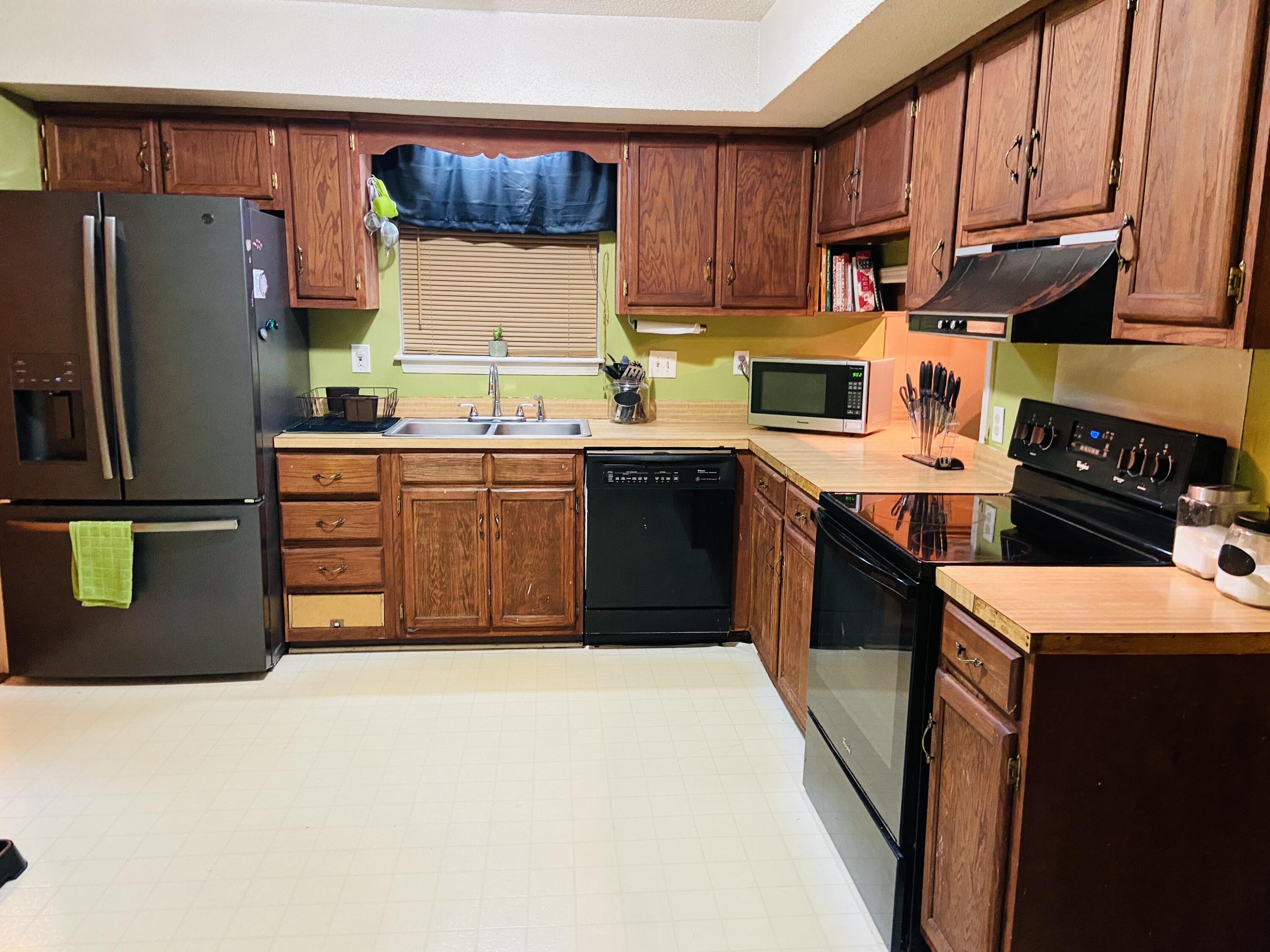 429 Temple Road Ladson, SC 29456 - Photo 8 of 19 Kitchen