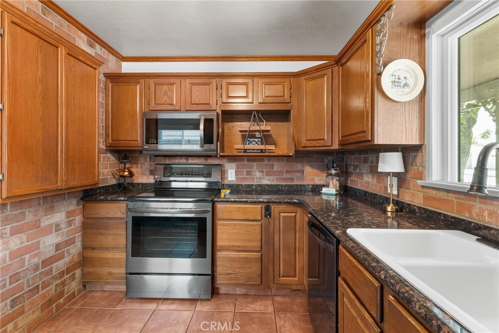 5545 Tower Riverside, CA 92506 - Photo 17 of 70
