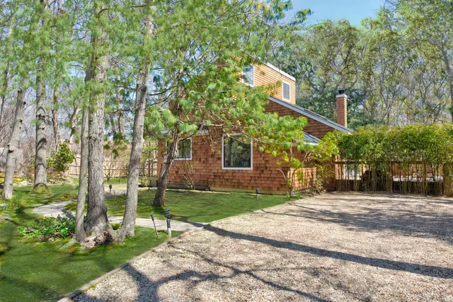 $25,000 | 35 Gardiners Lane, East Hampton, NY 11937