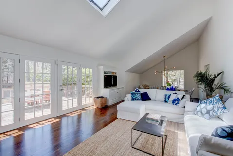 35 Gardiners Lane, East Hampton, NY 11937