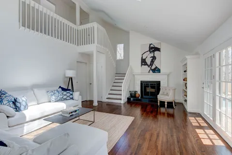 35 Gardiners Lane, East Hampton, NY 11937