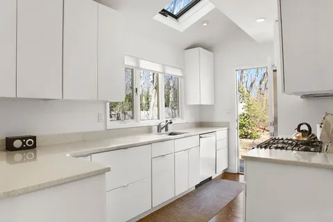 35 Gardiners Lane, East Hampton, NY 11937