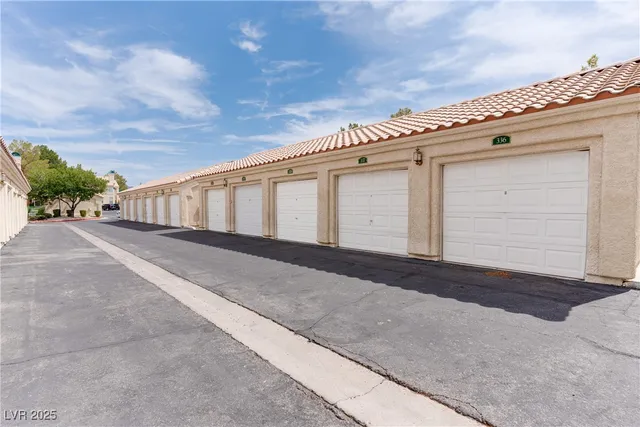 $1,600 | 2251 Wigwam Parkway, Unit 1211, Henderson, NV 89074