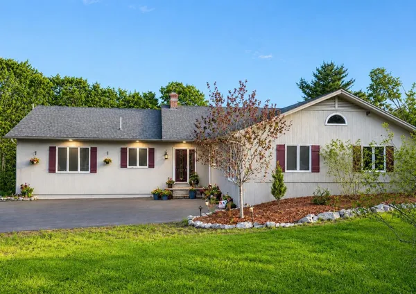 $610,000 | 28 Oakledge Hills Road, Raymond, ME 04071