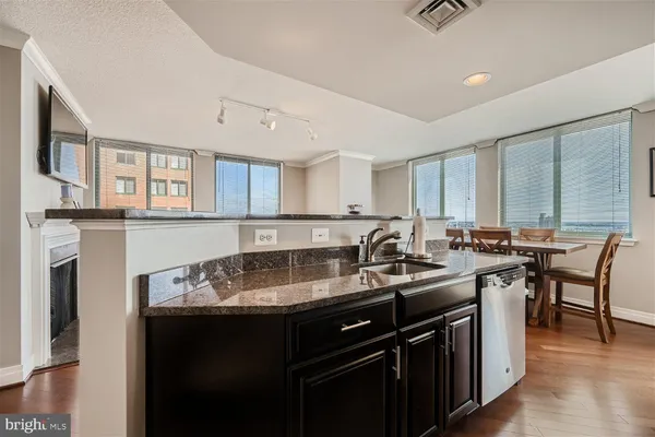 $2,300 | 414 Water Street, Unit 2302, Baltimore, MD 21202