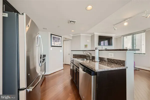 $2,300 | 414 Water Street, Unit 2302, Baltimore, MD 21202