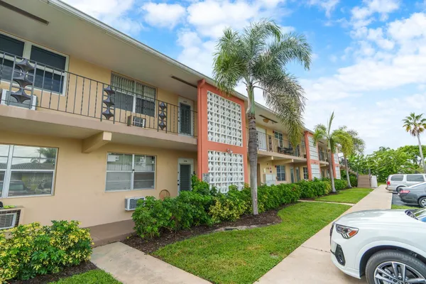 $108,000 | 2106 Northeast 56th Court, Unit 204, Fort Lauderdale, FL 33308
