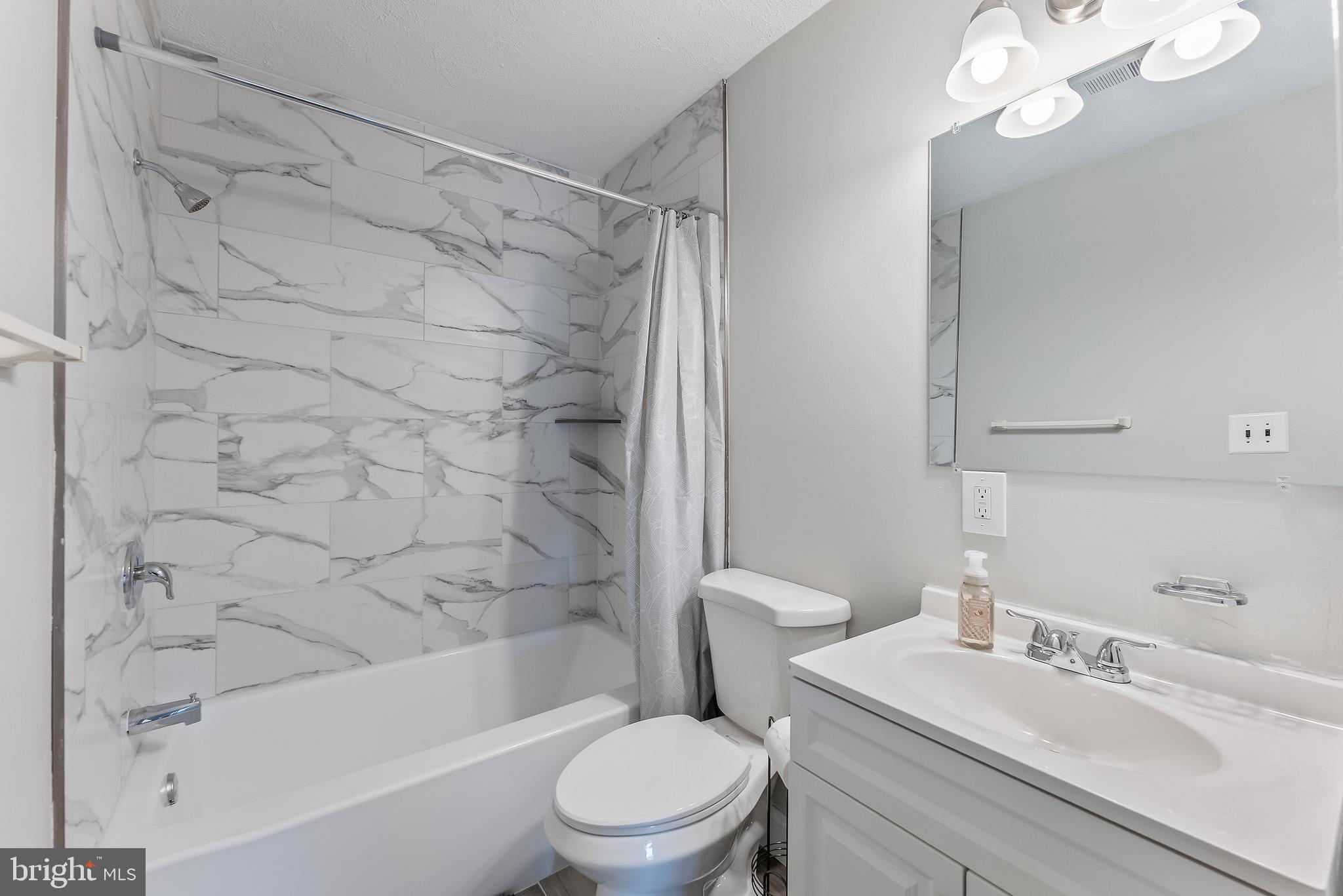 406 Winding Way Westville, NJ 08093 - Photo 17 of 20 a bathroom with a sink a toilet and a bathtub
