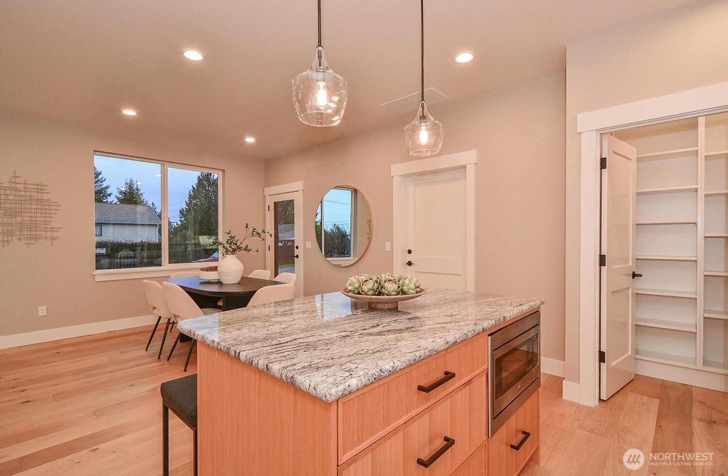 10202 44th Avenue Southwest Seattle, WA 98146 - Photo 11 of 35