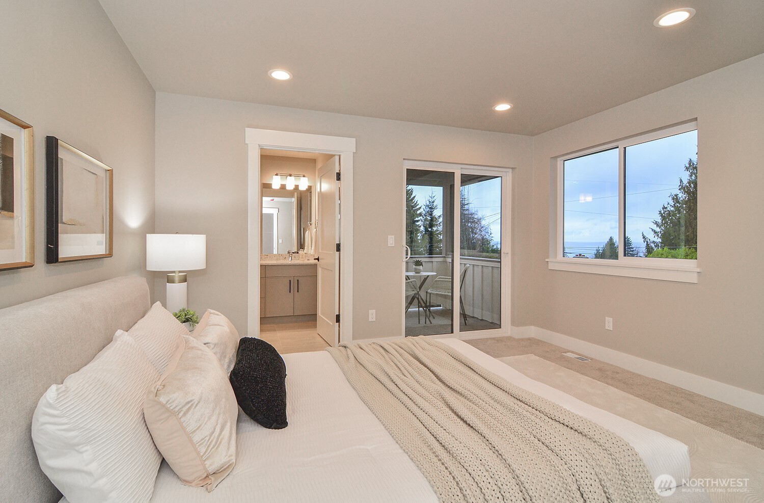 10202 44th Avenue Southwest Seattle, WA 98146 - Photo 18 of 35