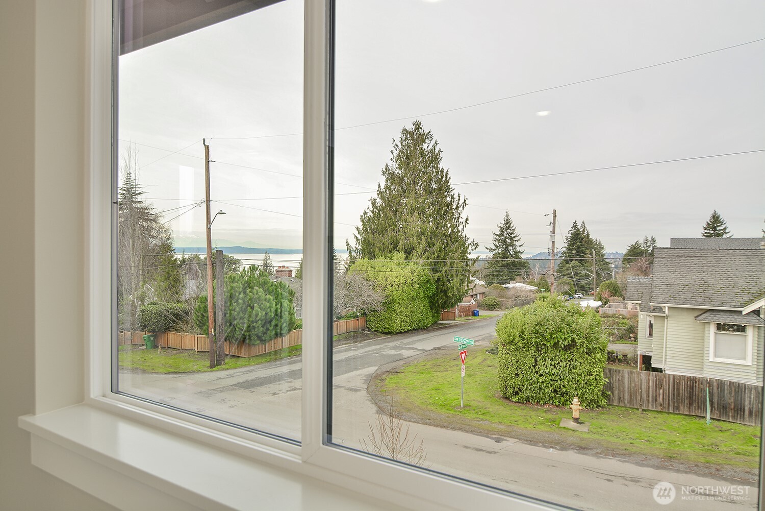 10202 44th Avenue Southwest Seattle, WA 98146 - Photo 19 of 35