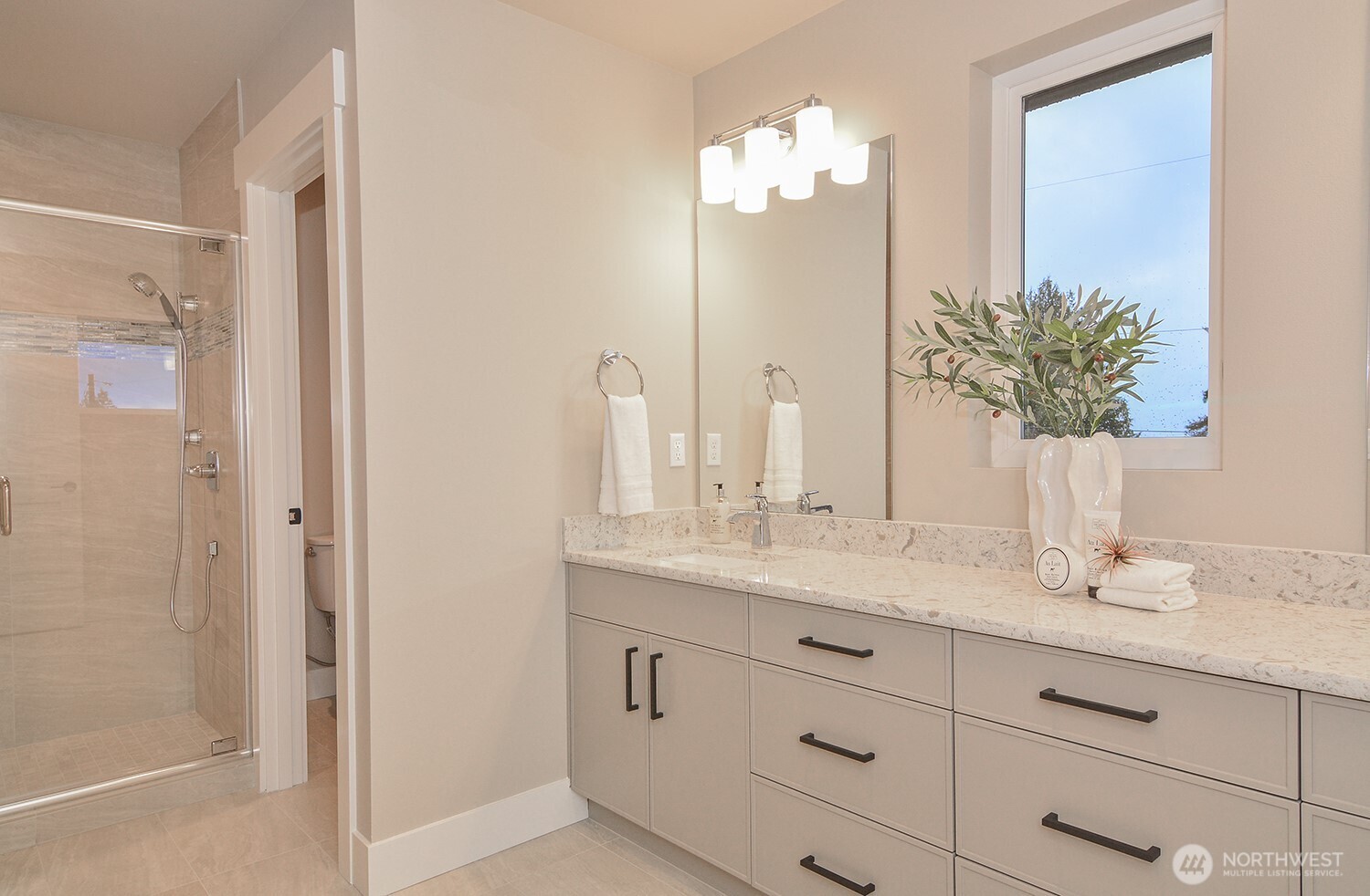 10202 44th Avenue Southwest Seattle, WA 98146 - Photo 21 of 35