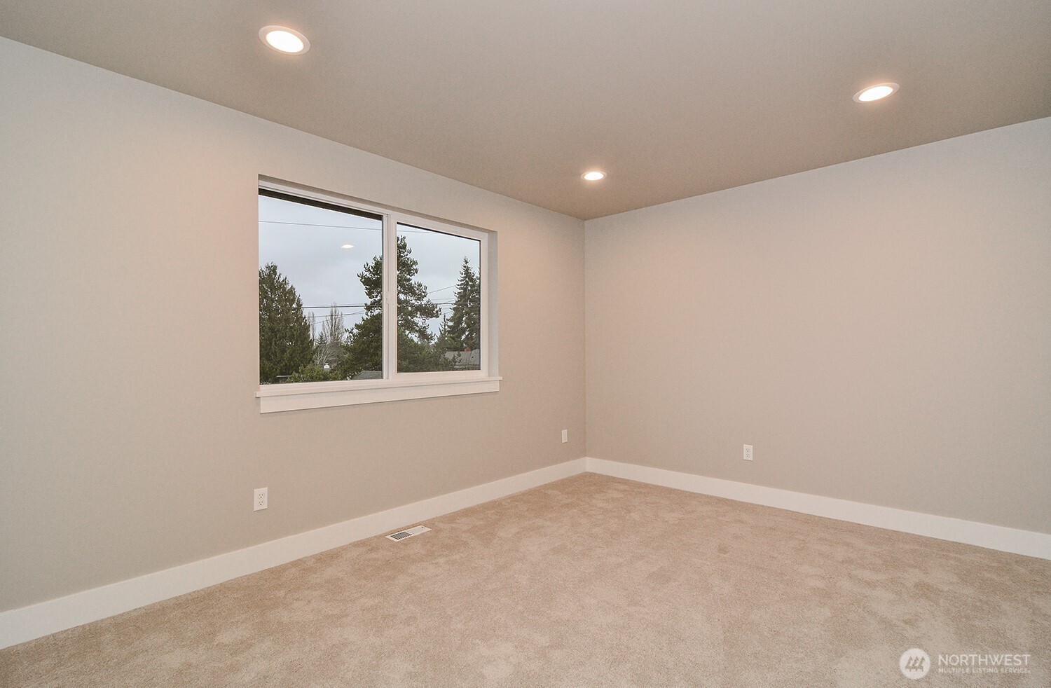 10202 44th Avenue Southwest Seattle, WA 98146 - Photo 28 of 35