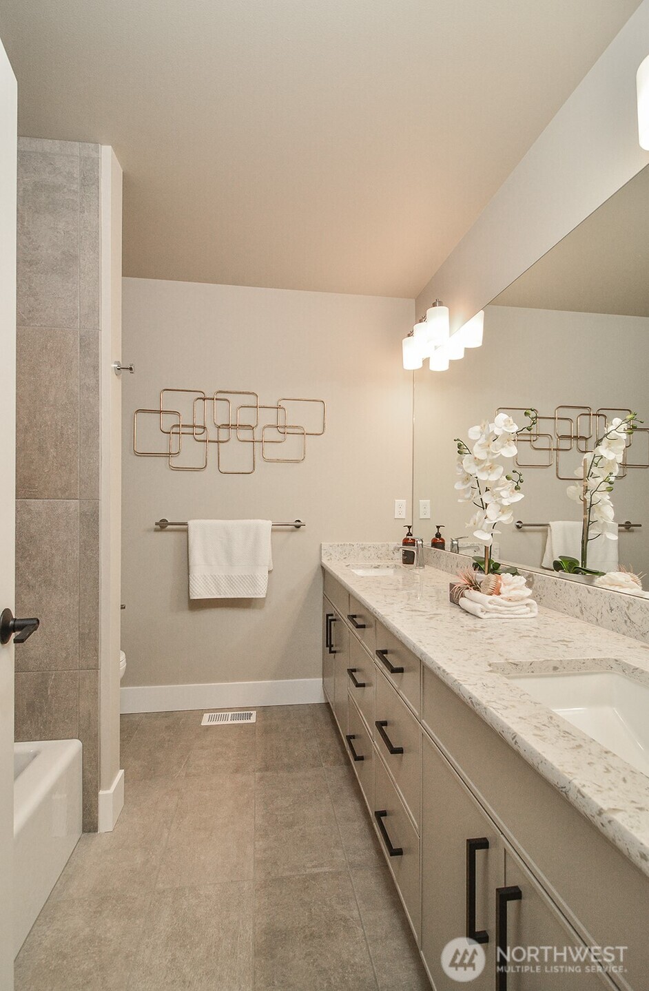 10202 44th Avenue Southwest Seattle, WA 98146 - Photo 29 of 35