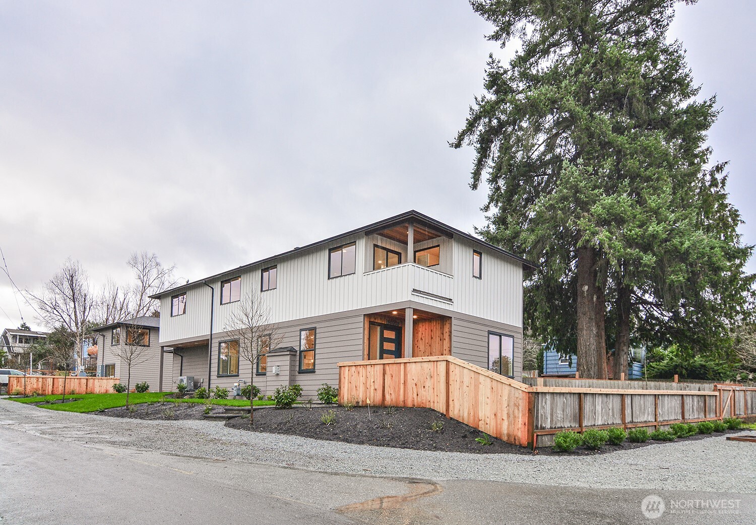 10202 44th Avenue Southwest Seattle, WA 98146 - Photo 3 of 35