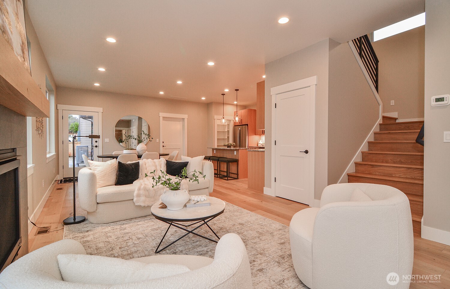 10202 44th Avenue Southwest Seattle, WA 98146 - Photo 4 of 35