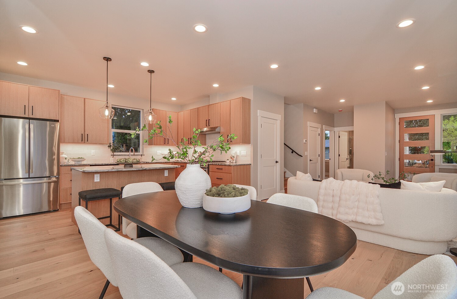 10202 44th Avenue Southwest Seattle, WA 98146 - Photo 6 of 35