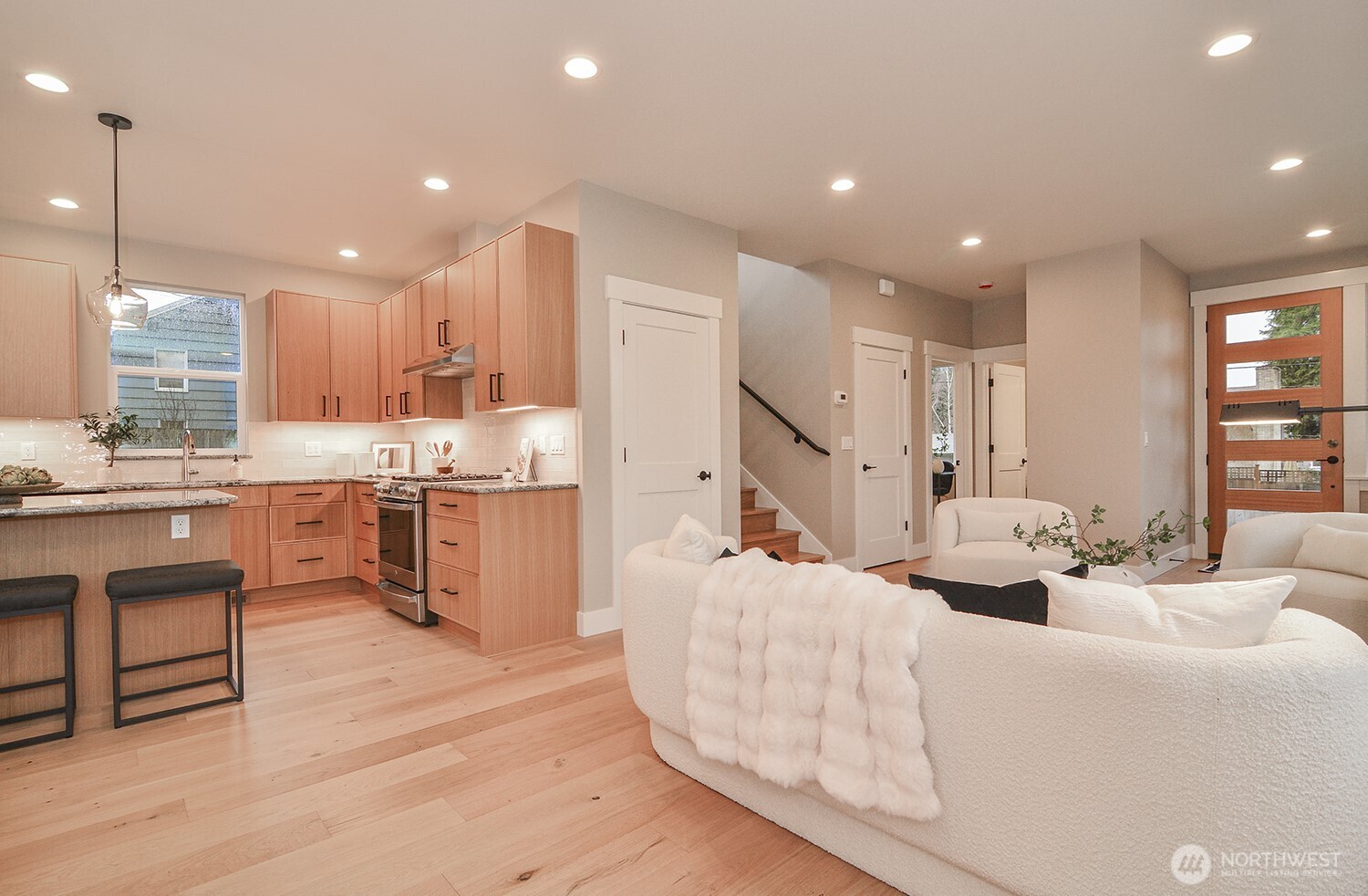 10202 44th Avenue Southwest Seattle, WA 98146 - Photo 7 of 35