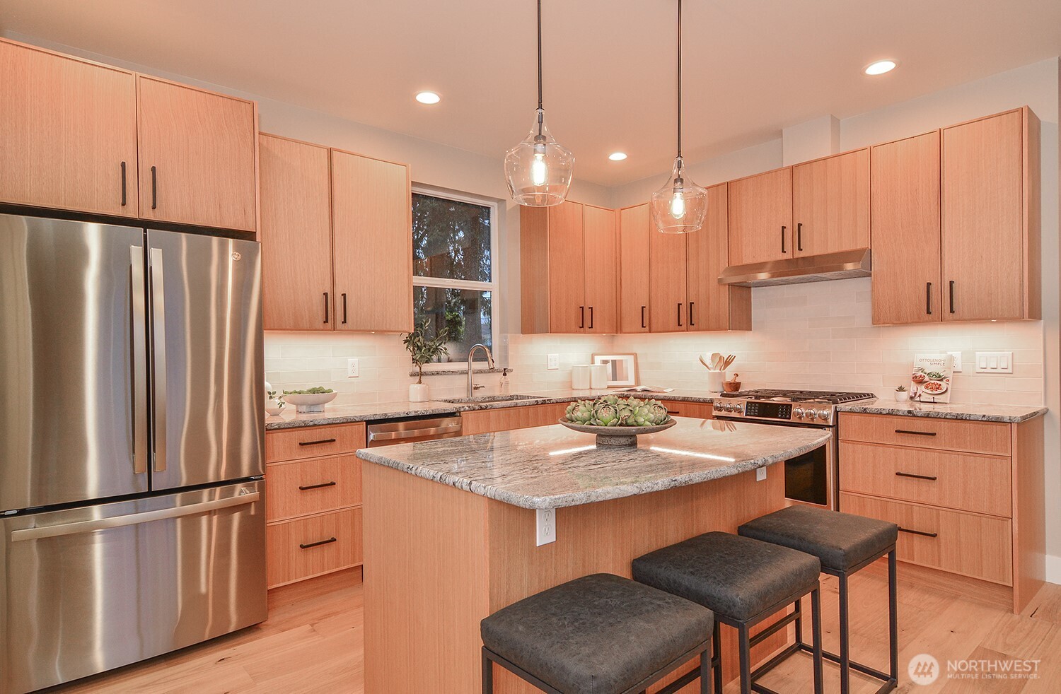 10202 44th Avenue Southwest Seattle, WA 98146 - Photo 9 of 35