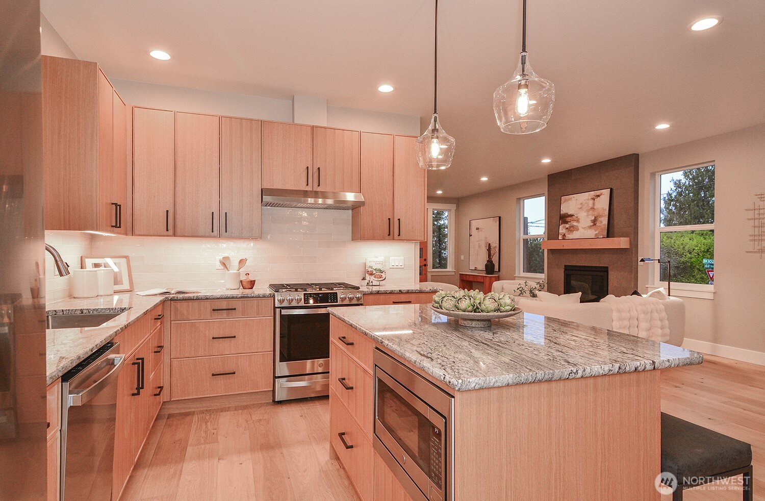 10202 44th Avenue Southwest Seattle, WA 98146 - Photo 10 of 35