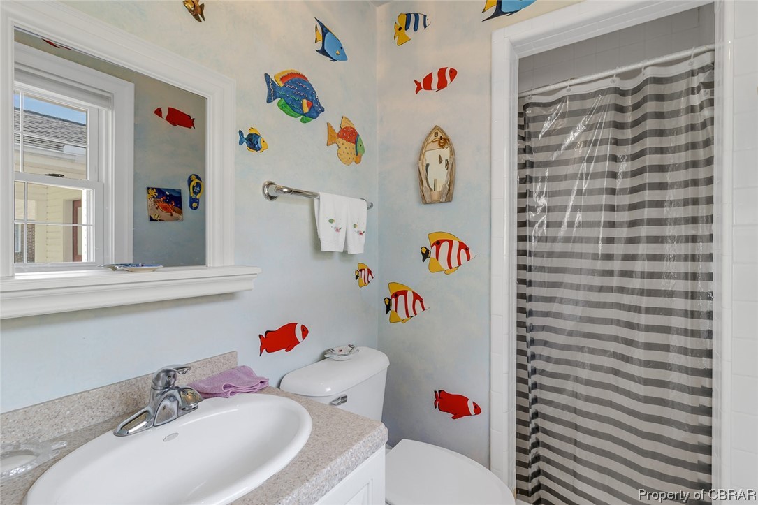 43 Locksley Court Reedville, VA 22539 - Photo 16 of 37 Bathroom with mirror and vanity