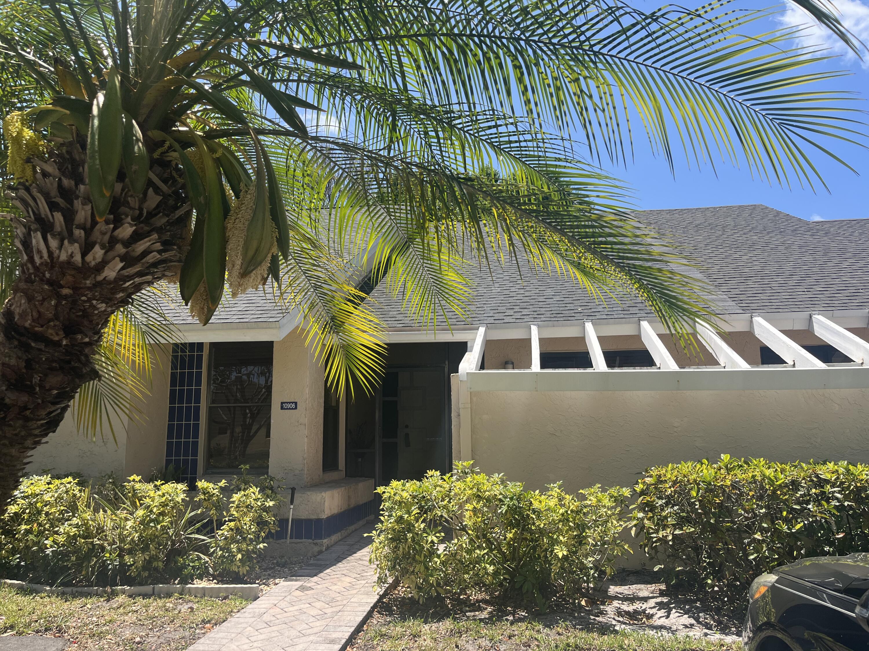 10906 Lake Front Place Boca Raton, FL 33498 - Photo 2 of 33 IMG_4723