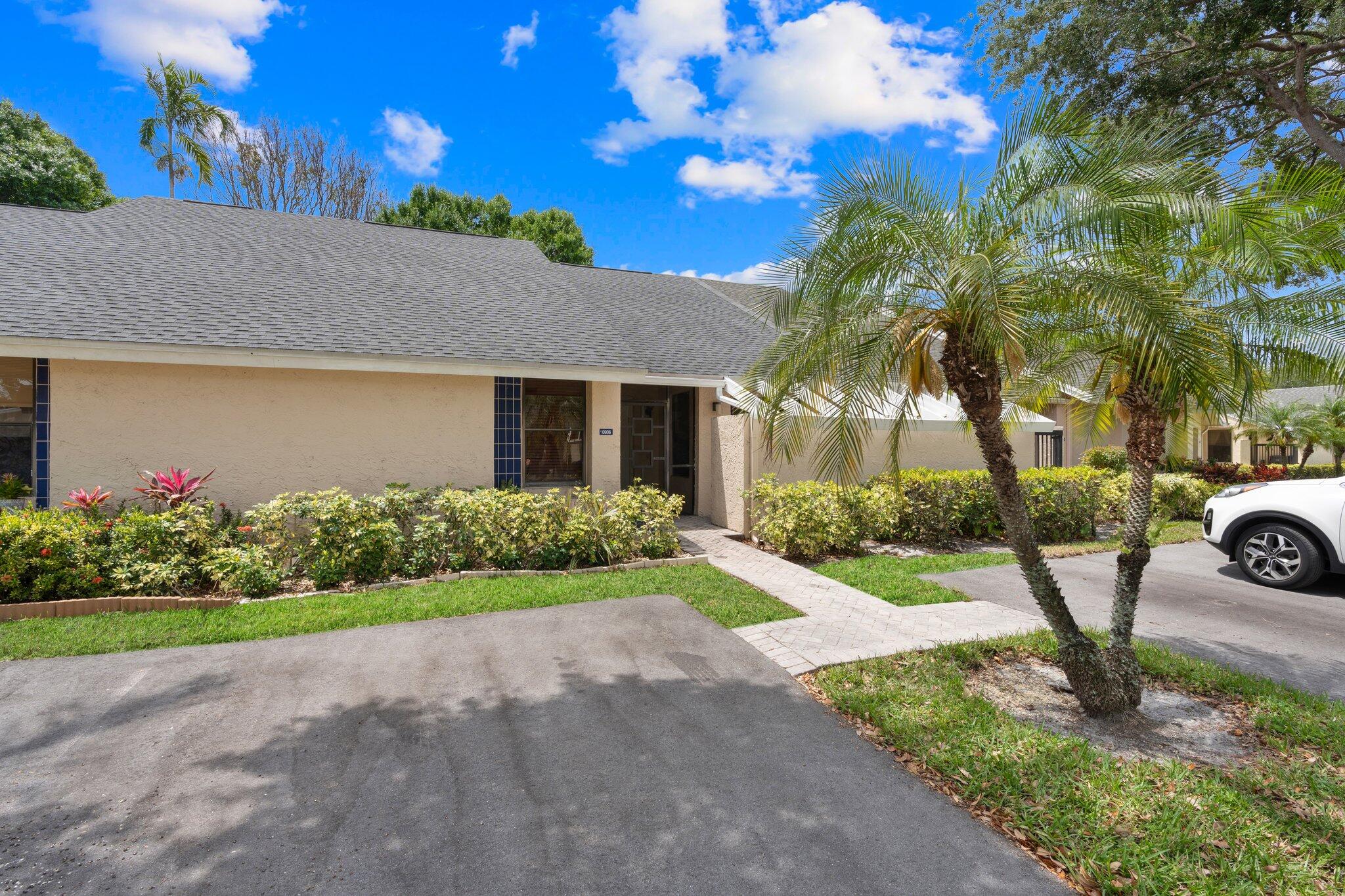 10906 Lake Front Place Boca Raton, FL 33498 - Photo 4 of 33 3-web-or-mls-10906 Lake Front Pl, Boca R