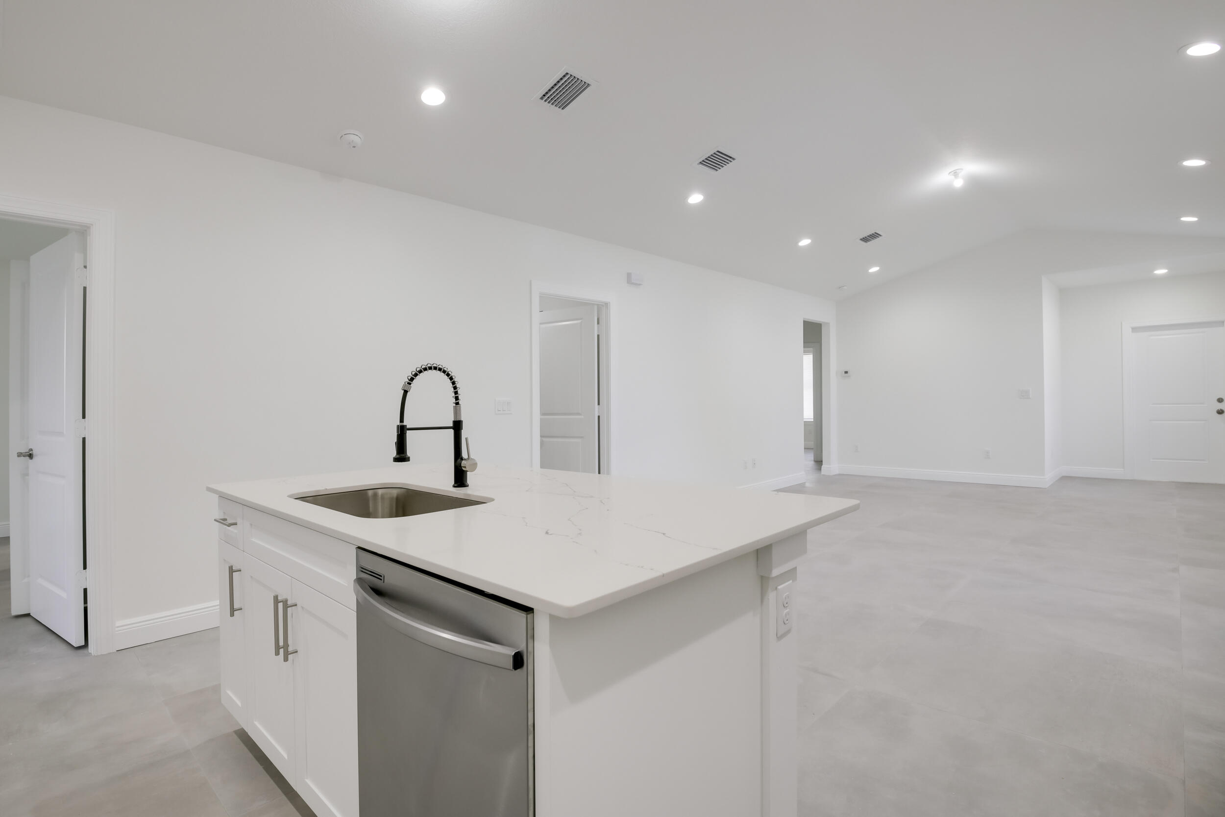 1111 West 2nd Street Riviera Beach, FL 33404 - Photo 5 of 22 1111 24th St (6)