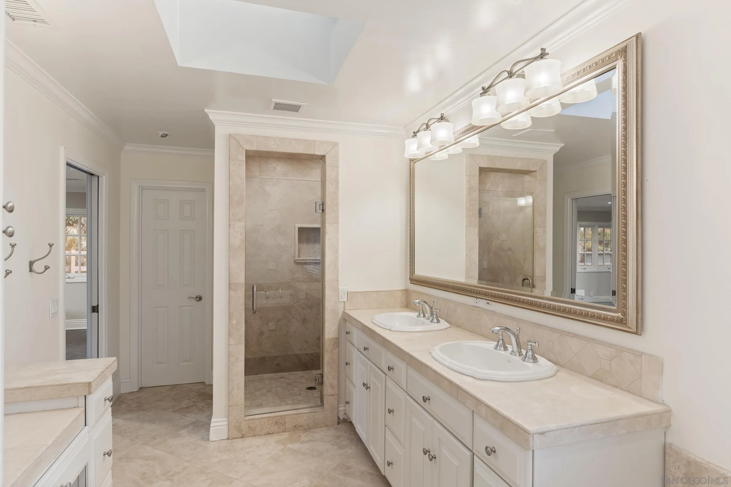 16551 Zumaque Street Rancho Santa Fe, CA 92067 - Photo 21 of 58 Dual Sinks, tub, extra storage, step in shower